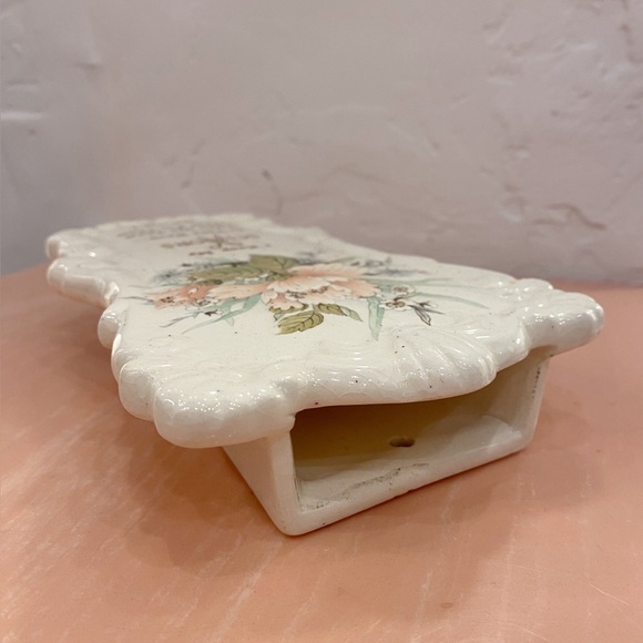 Vintage Ornate Floral Ceramic Pottery Wall Hanging Scissor Holder w Gold Writing - Picture 2 of 2